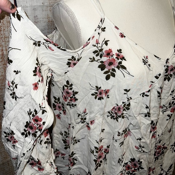 American Eagle cold shoulder floral top size XXL - Picture 3 of 8